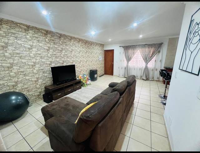 2 BEDROOM APARTMENT FOR SALE IN ALBERTON NORTH
